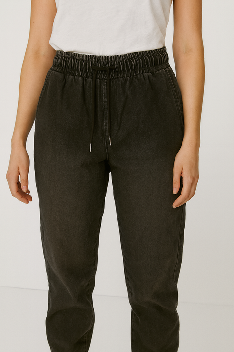 Forever 21 Women's Washed Black Fitted Waist Relaxed Hips Jeans | Forever 21 In Lebanon