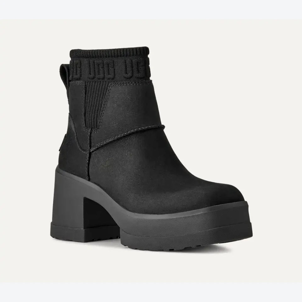 UGG Women's Black Moxy Chelsea Leather Boots