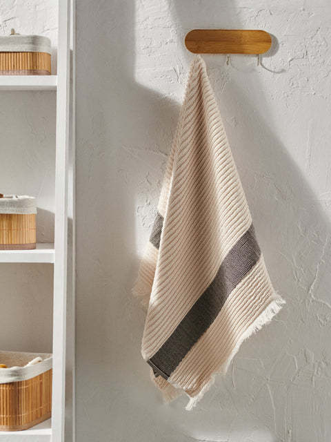 Sinsay White 50 cm x 90 cm Towel | Sinsay In Lebanon