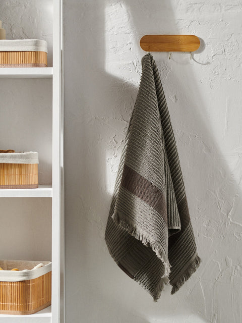 Sinsay Grey Face Towel 50cm x 90cm | Sinsay In Lebanon
