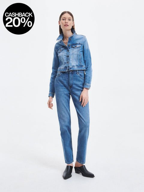Woman wearing a blue denim outfit with a cashback 20% badge on a white background