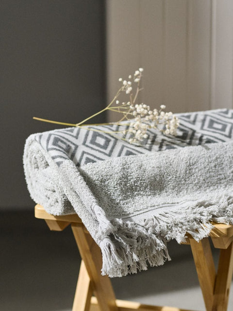 Sinsay Gray Cotton Towel With Fringes 140cmx70 cm | Sinsay In Lebanon