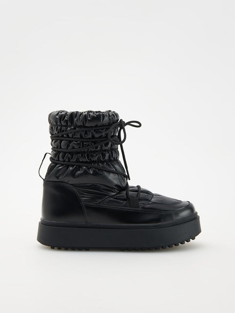 Reserved Women's Black Laced Up Snow Boots | Reserved In Lebanon