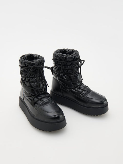 Reserved Women's Black Laced Up Snow Boots | Reserved In Lebanon