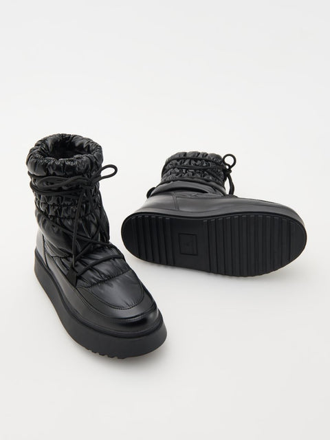 Reserved Women's Black Laced Up Snow Boots | Reserved In Lebanon