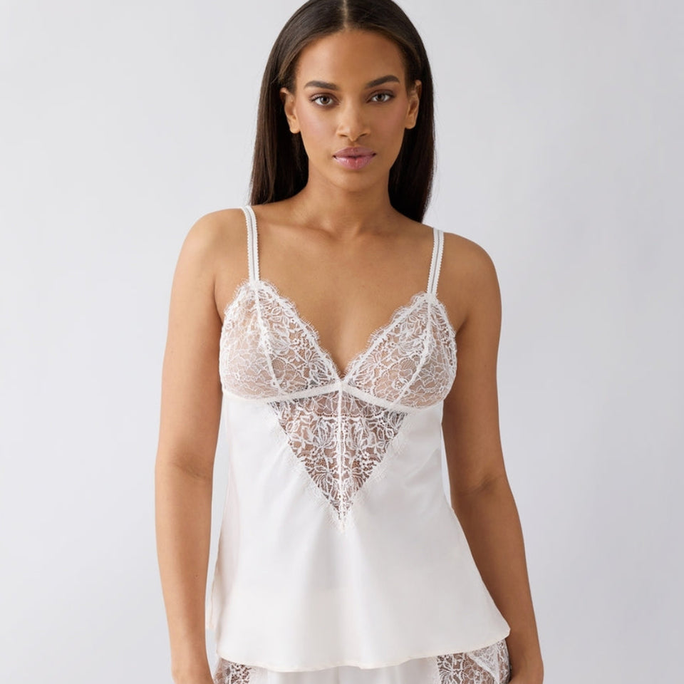 B.tempt'd by Wacoal Women's Off White Camisole Flared Bodice Bra