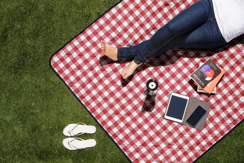 Oniva Friends Navy  Central Perk - 59" x 51" Vista Outdoor Picnic Blanket | Oniva Friends  in Lebanon