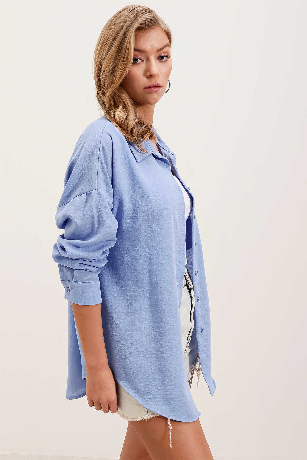 Big Dart Women's Blue Long Sleeve Single Pocket Oversize Linen Shirt | Big Dart In Lebanon