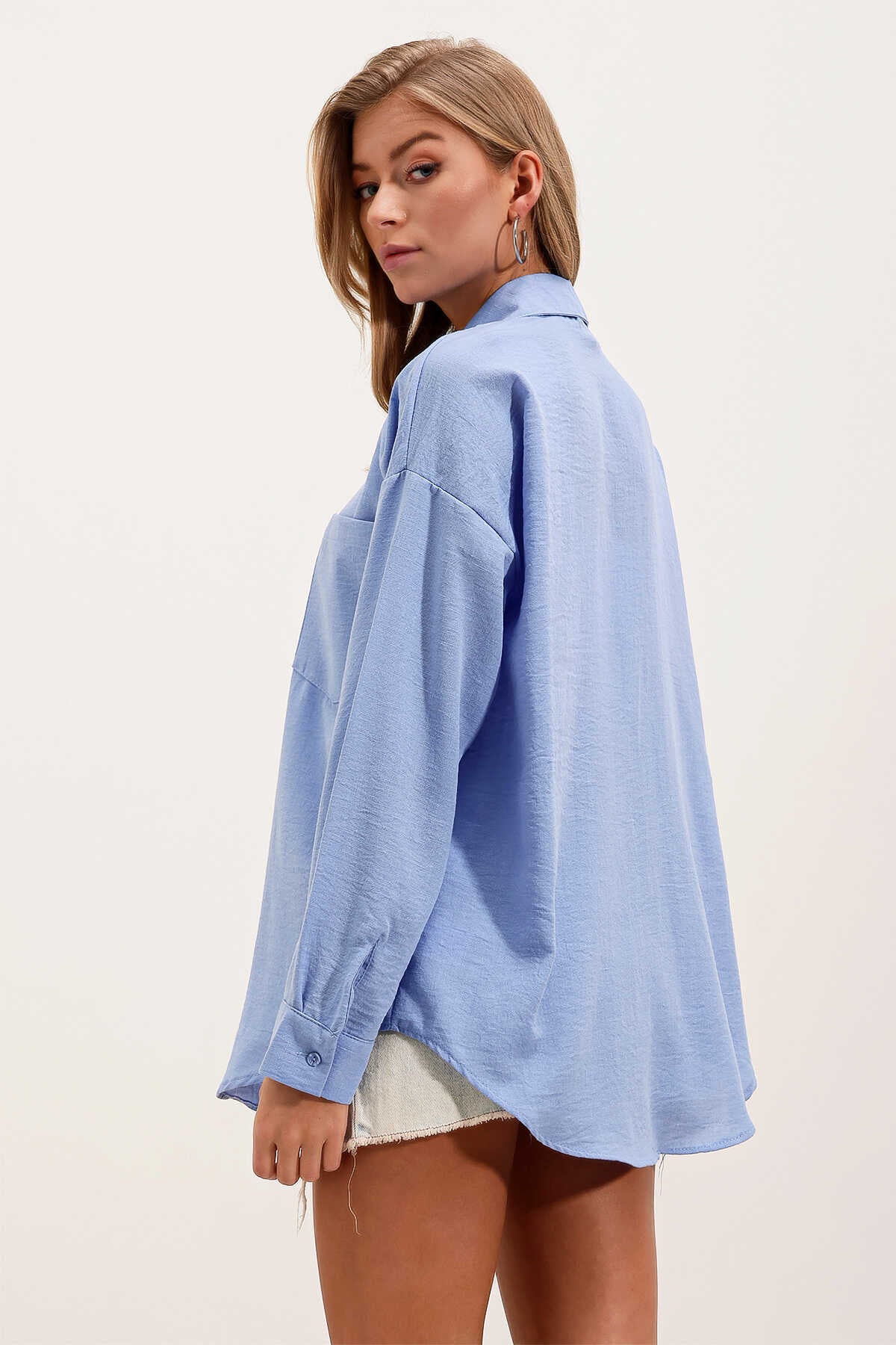 Big Dart Women's Blue Long Sleeve Single Pocket Oversize Linen Shirt | Big Dart In Lebanon
