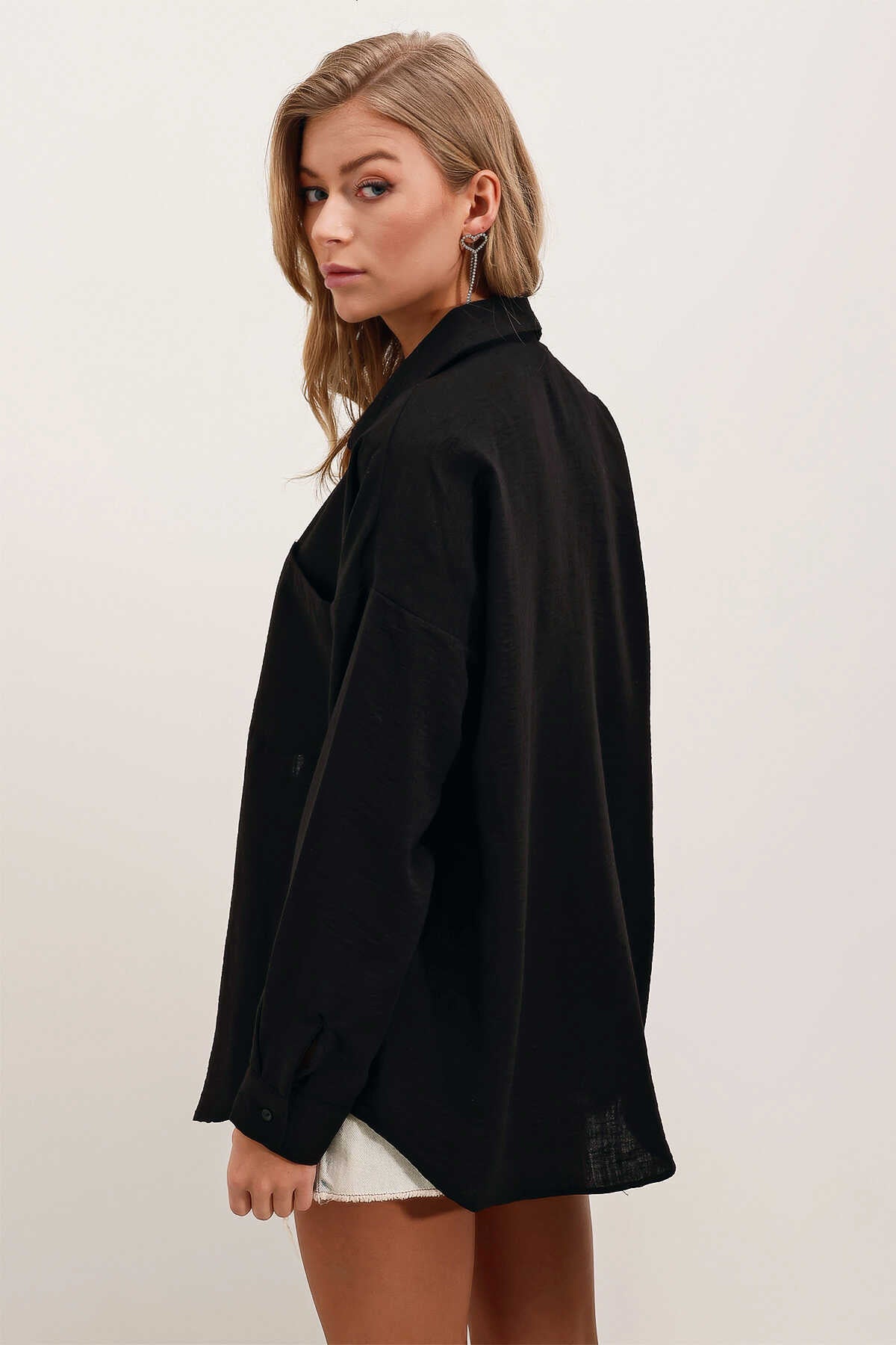 Big Dart Women's Black Long Sleeve Single Pocket Oversize Linen Shirt | Big Dart In Lebanon