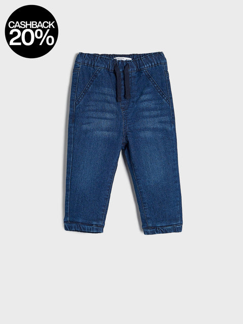 Blue jeans with a cashback 20% badge on a light gray background