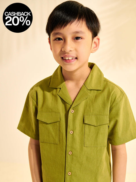 Child wearing a green shirt with a cashback 20% offer on a beige background