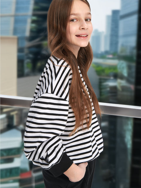Sinsay Girl's Black & White Striped Jogging Sweatshirt | Sinsay In Lebanon