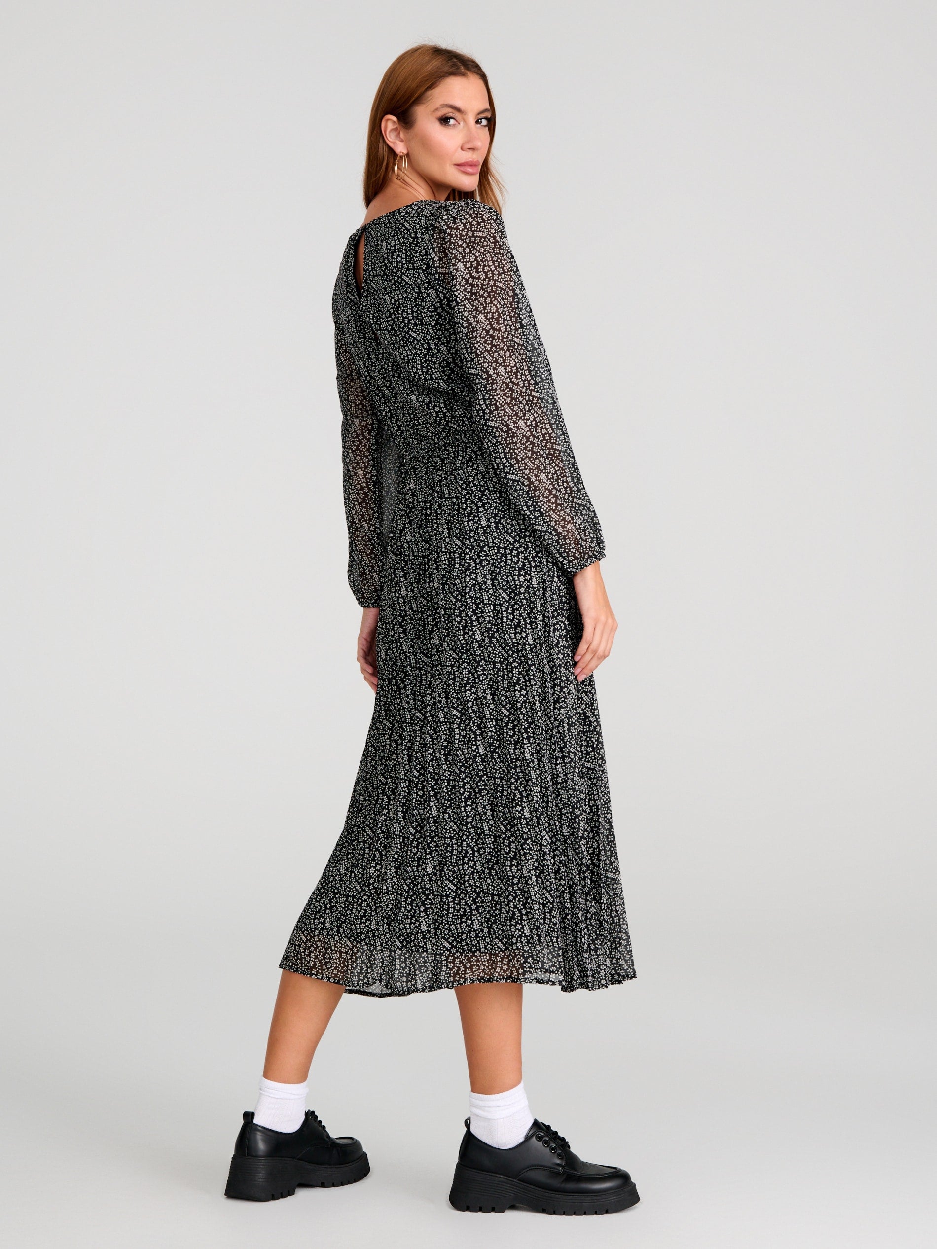 Sinsay Women's Black With Long Sleeve Floral Print Midi Dress   |Sinsay  in Lebanon