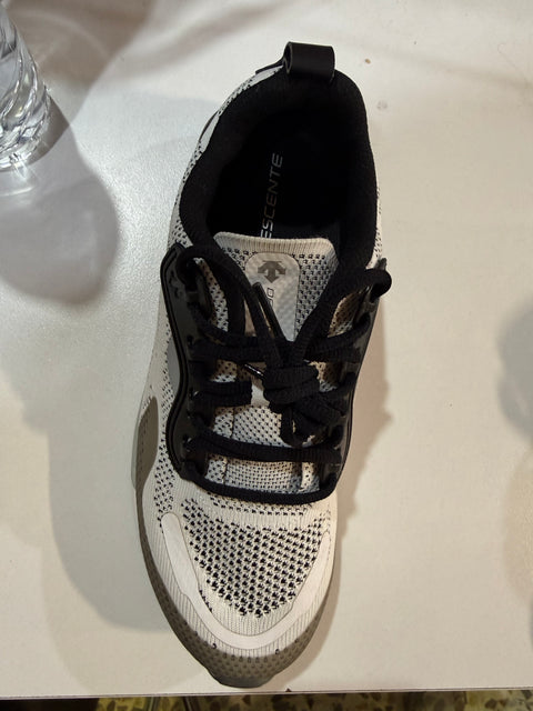 Descente Men's Black & White Basketball Sneakers | Descente In Lebanon