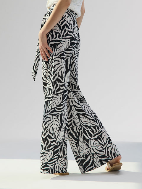 Sinsay Women's Black/White Wide leg with a floral pattern Pants  | Sinsay in Lebanon