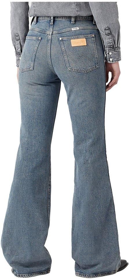 Wrangler Women's Washed Blue Tainted Mountain Jeans | Wrangler In Lebanon