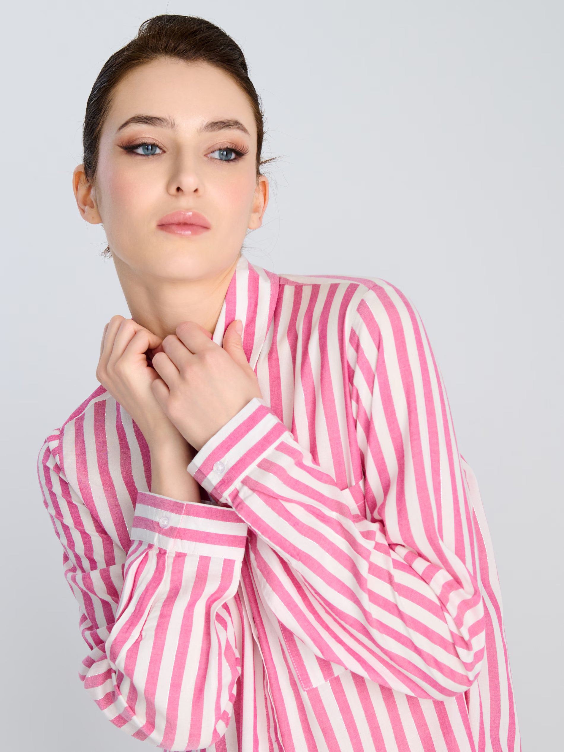 Sinsay Women's White & Pink Printed Viscose Shirt | Sinsay In Lebanon