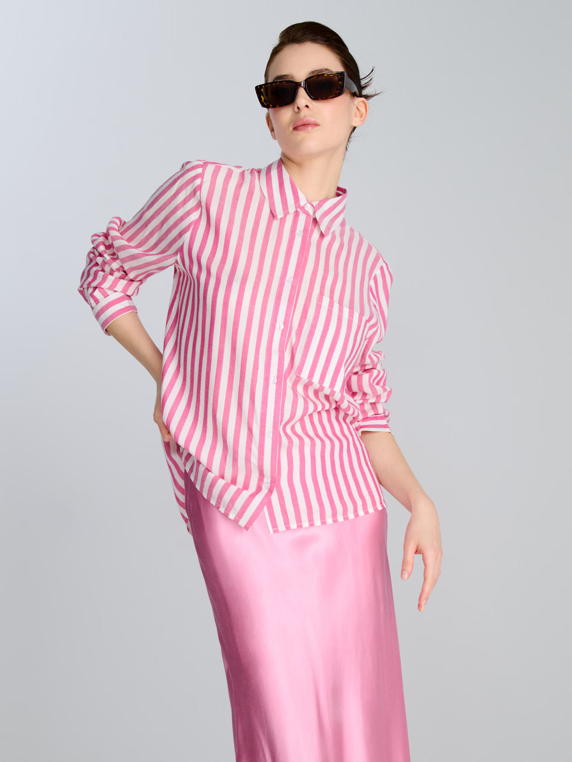 Sinsay Women's White & Pink Printed Viscose Shirt | Sinsay In Lebanon