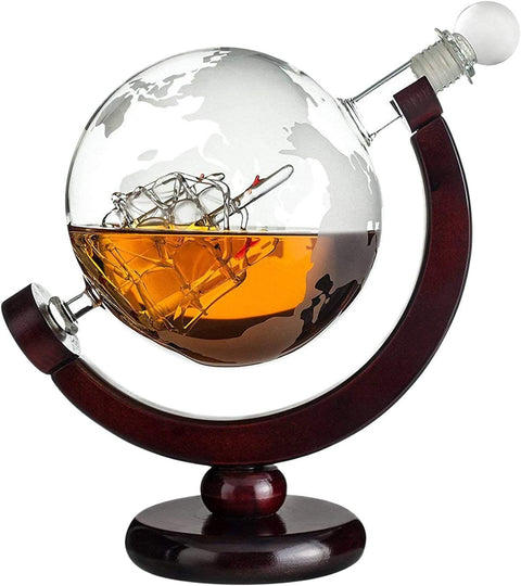 Geschenke 24 Whisky carafe - Globe Design: Gift Set of Globe-shaped Bottle And High Quality Whisky Glasses With Name Engraving, Glass Decanter With Sailing Ships AM74