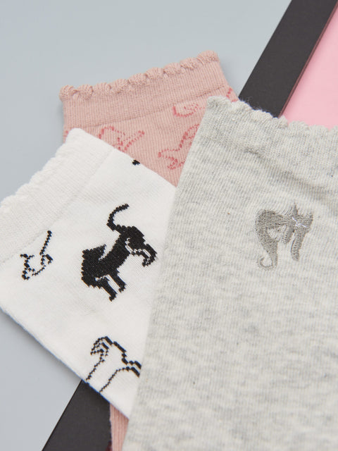 Sinsay Women's Grey/White/Pink With Light Ruffles 3 pack Socks| Sinsay in Lebanon