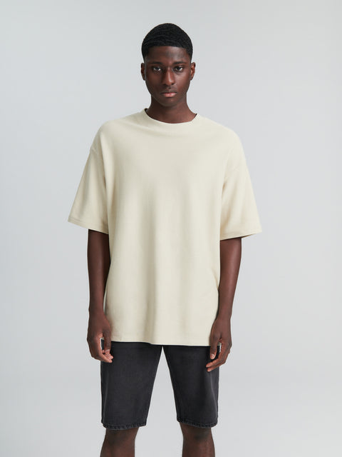 Sinsay Men's Washed Black Regular Fit Distressed Denim Shorts | Sinsay In Lebanon