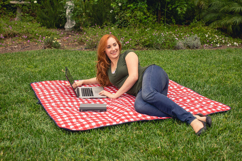 Oniva Friends Navy  Central Perk - 59" x 51" Vista Outdoor Picnic Blanket | Oniva Friends  in Lebanon