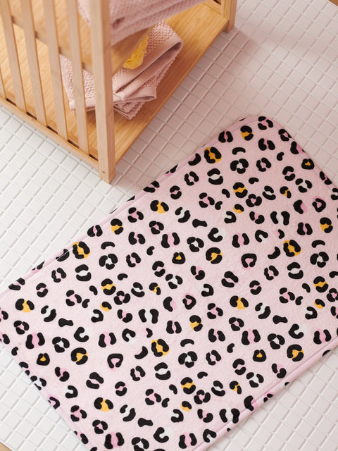 Sinsay Pink Leopard Christmas-Themed Bathroom Rug | Sinsay In Lebanon