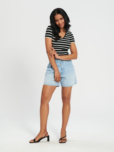 Sinsay  Women's Black lined white V-neck T-shirt  |  Sinsay in Lebanon