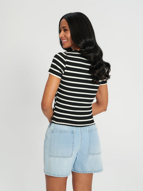 Sinsay  Women's Black lined white V-neck T-shirt  |  Sinsay in Lebanon
