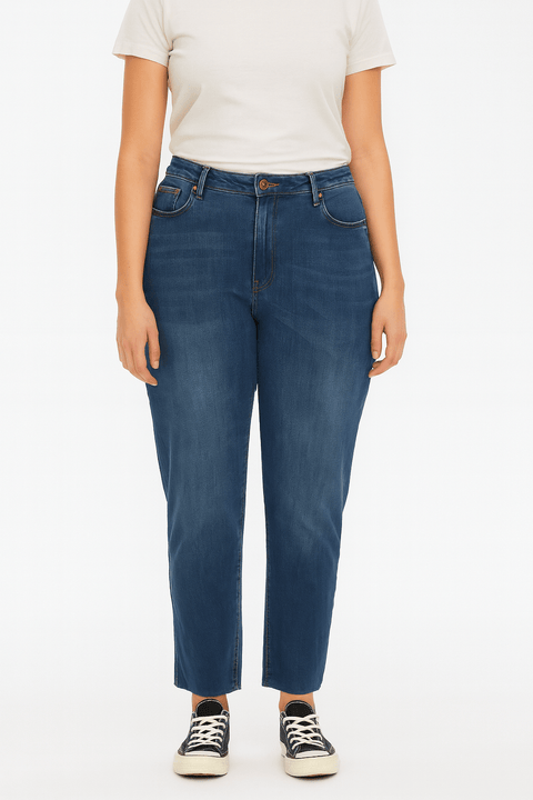 Forever 21 Women's Navy High Rise Plus Size Relaxed Fit Tapered Leg Jeans | Forever 21 In Lebanon
