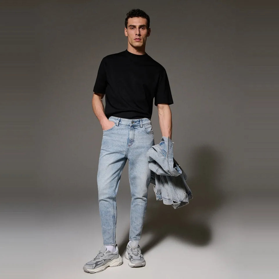 Sinsay Men's Light Washed Blue Carrot Fit Denim Jeans