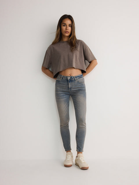 Reserved Women's Faded Blue Slim Fit Mid-Rise Jeans | Reserved In Lebanon