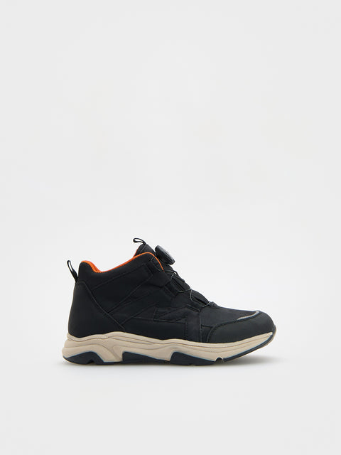 Reserved Men's Black Hiking Boots With A Knob | Reserved In Lebanon