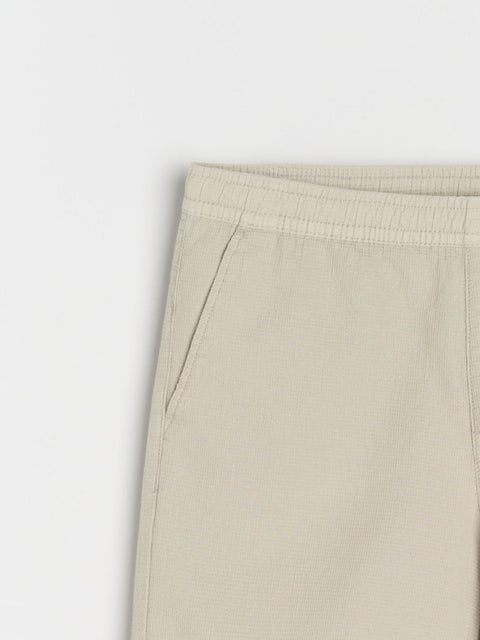 Sinsay Men's Cream Loose-Fit Jogger Short | Sinsay In Lebanon