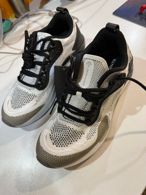 Descente Men's Black & White Basketball Sneakers | Descente In Lebanon