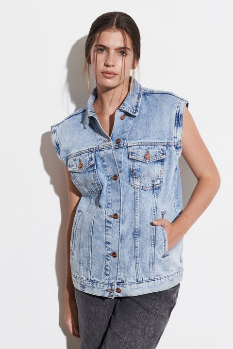 Wrangler Women's Light Blue Regular Fit Regular Cut Trucker Jean Jacket | Wrangler In Lebanon