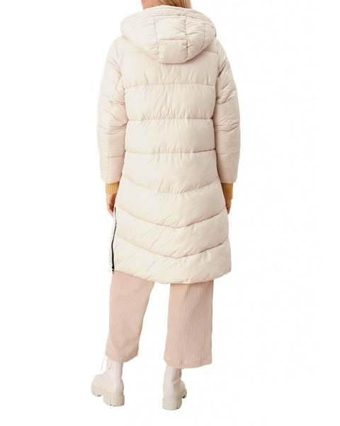 Person wearing a long beige puffer coat on a white background with 'Beno' branding.
