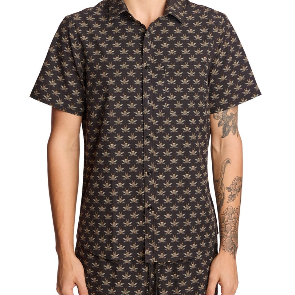 PaisleyGray Men's Black Bees Gilby Slim Fit Swim Shirt