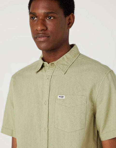 Wrangler Men's Tea Leaf Ss 1 Pocket Shirt |Wrangler In Lebanon