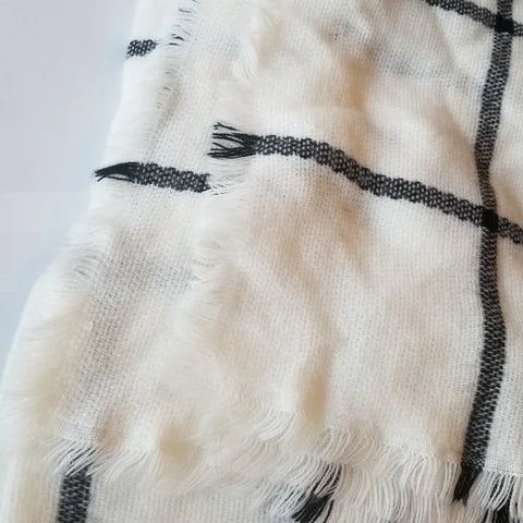 H&M Women's White and Black Plaid Thick Winter Scarf | H&M In Lebanon