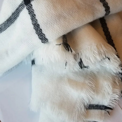 H&M Women's White and Black Plaid Thick Winter Scarf | H&M In Lebanon