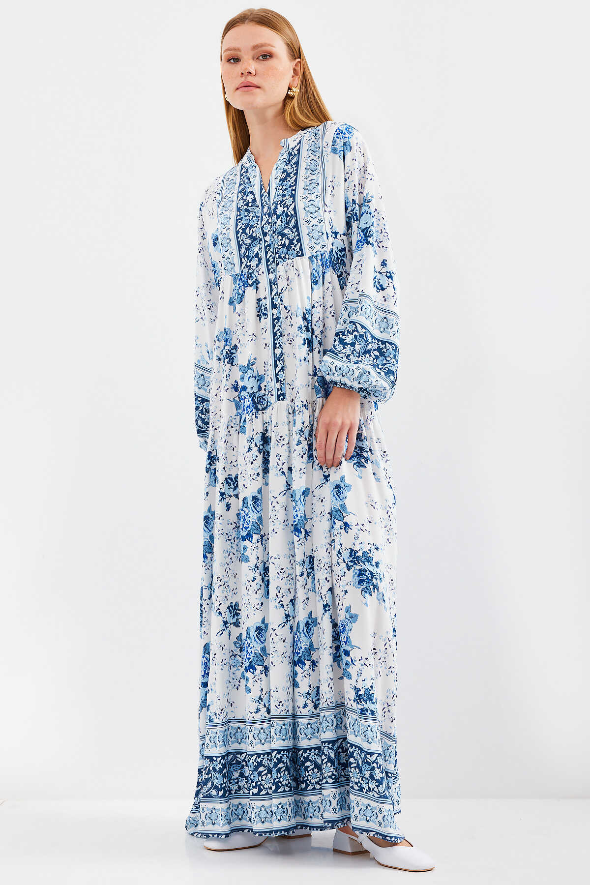 Big Dart Women's White & Blue Floral Long Sleeve Maxi Dress | Big Dart In Lebanon