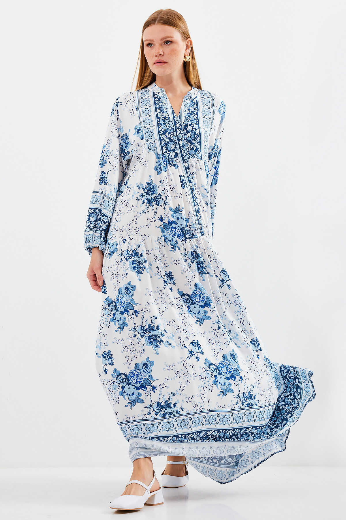 Big Dart Women's White & Blue Floral Long Sleeve Maxi Dress | Big Dart In Lebanon