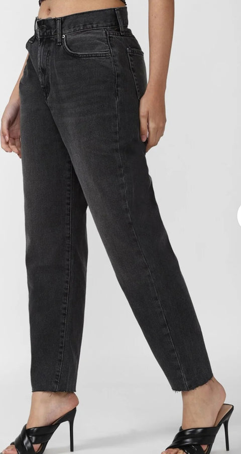 Forever 21 Women's Washed Black High Rise Relaxed Fit Tapered Leg Mom Jeans | Forever 21 In Lebanon