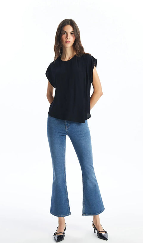 Forever 21 Women's Black Solid Crew Neck Sleeveless Blouse | Forever 21 In Lebanon