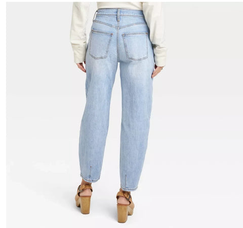Universal Thread Women's Light Blue Super-High Rise Tapered Balloon Jeans |Universal Thread In Lebanon